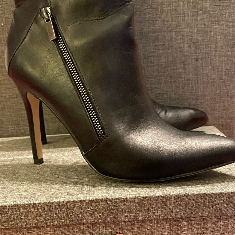 Black short Stiletto Boot with Zipper